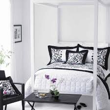 black and white bedroom decor he