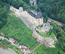 Böhmisch sternberg) se nachází ve středočeském kraji, okres benešov v podhradí stejnojmenného hradu, asi 20 km východně od benešova. Cesky Sternberk Hrad Wikipedie