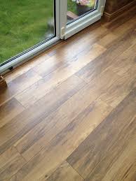 seal laminate flooring with caulking