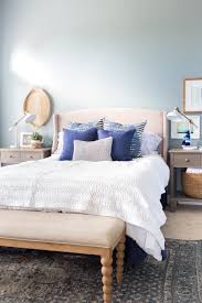 blue and white bedroom decorating ideas