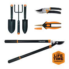 fiskars 6 piece garden essentials heavy duty tool set