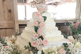 Most brides rave about how expensive their wedding flowers looked, but. Costco Wedding Cakes On A Budget Life Love And Dirty Dishes