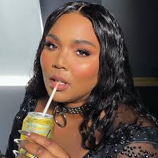 Melissa viviane jefferson (born april 27, 1988), known professionally as lizzo, is an american singer, rapper, songwriter, and flutist. Lizzo Singer Net Worth Boyfriend Bio Wiki Age Height Weight Measurements Facts Starsgab