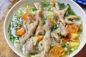Sop ceker atau kaki ayam merupakan hidangan berkuah yang enak dan lezat. Resep Masak Sup Ceker Ayam Aromanya Bikin Perut Keroncongan