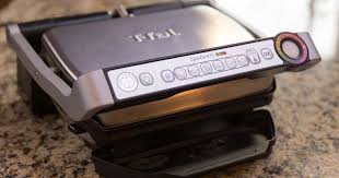 The optigrill features a powerful 1800 watt heating element, user friendly controls ergonomically located on the handle, and die cast aluminum plates with. T Fal Optigrill Review T Fal S Indoor Grill Cooks Almost All By Itself Cnet