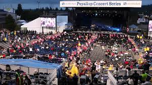 Flash Mob At The Puyallup Fair Pitbull Concert Youtube