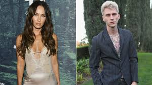 Literally two days ago i was thinking about how @machinegunkelly and @meganfox are the only celebrity couple i really care about and now they. Megan Fox Kisses And Holds Hands With Machine Gun Kelly After Brian Austin Green Split Entertainment Tonight