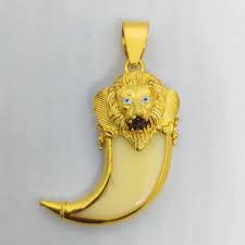 916 gold fancy lion nail pendants