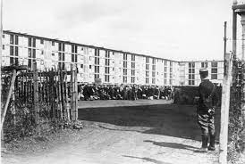 The drancy camp was designed to hold 700 people, but at its peak held more than 7,000. Drancy Internment Camp Wikipedia