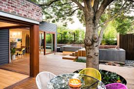 A Melbourne Backyard Entices Everyone