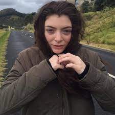 of lorde without makeup