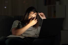 Can Too Much Screen Time Cause Dry Eyes? | Medical Optometry America