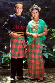 Suku toraja juga memiliki pakaian adat sendiri yang bernama pokko. 2 Keunikan Pakaian Adat Sulawesi Selatan Info Gtk