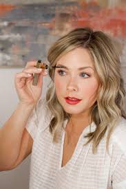 a bronzed glowing makeup look with
