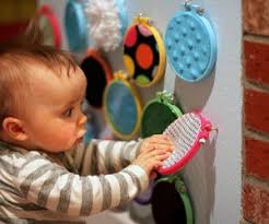 Whether it's a unique texture on their fingers or a specific sound they can repeat over. 12 Easy Diy Sensory Activities To Entertain Babies Mommypoppins Things To Do With Kids