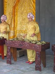 Contohnya alat musik harmonis tradisional ialah seperti gambus, bonang, sinter, dll. 100 Alat Musik Tradisional Indonesia Bag 1 Tradisikita