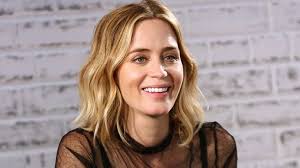 She began her career as a teenager on the british stage, appearing alongside judi dench in a west end production of the royal family in 2001. Emily Blunt Grosse Gewicht Korpermasse Augenfarbe Wiki