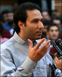 Mohammad Reza Ali-Zamani in court (8 August 2009). Mohammad Ali-Zamani is reportedly one of those hanged - _46747202_zamaniafp226b