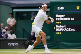 Roger Federer laat knie opnieuw ...