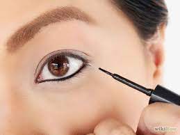 Marie claire teamed up with celebrity makeup artist geo brian hennings to break down the easiest liquid eyeliner application method, step by step. How To Apply Liquid Eyeliner To The Bottom Eyelid 4 Steps Liquid Eyeliner Makeup Artist Kit Eyeliner