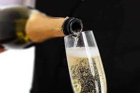 Peut-on conserver le champagne ouvert avec une cuillère ? - Edition du soir  Ouest-France - 31/12/2018