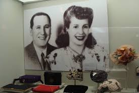 Eva perón is one of the leaders, innovators, activists, entertainers, athletes and artists who defined the last in 1946, shortly after marrying general juan domingo perón, eva began campaigning for her. Die Evita Peron Fuhrung Durch Buenos Aires 2021 Tiefpreisgarantie