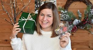 Professional gift wrapper who gets paid up to £9.50 a present shares her 
tips and tricks for Christmas