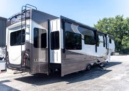 luxury fifth wheel and toy haulers