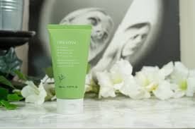 innisfree hydrating cleansing foam with