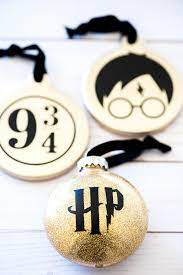 Knit the house you represent…or all four, because they're all great. Diy Harry Potter Ornaments