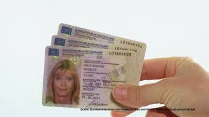 Ohne reisepass sind sie dazu verpflichtet, rechtzeitig einen neuen personalausweis zu beantragen, damit sie ein gültiges ausweisdokument zu ihrer identifikation vorweisen können. Neuer Personalausweis Youtube