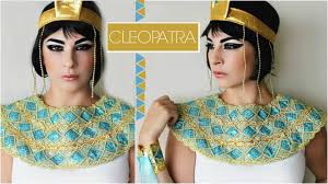 cleopatra iconic makeup pastiche