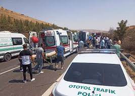 Gaziantep- Nizip Otoyolu'nda feci kaza: 16 ölü, 21 yaralı var - Yeni Şafak