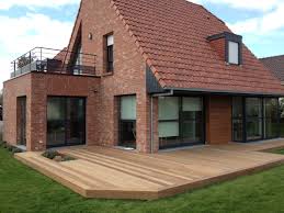 extension en bois avec toit terre