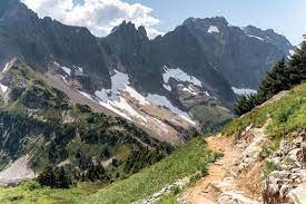 epic day hikes in north cascades