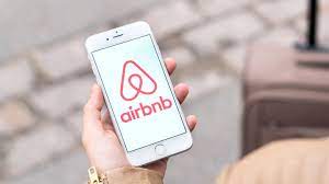 Airbnb: Vermieter filmt Gäste heimlich im Bett - Kamera im Rauchmelder |  BRIGITTE.de