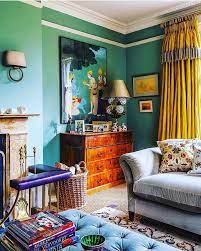 Removing webs in the lounge was always a stressful task. English Country Living This Gorgeous Living Room In A Country Home Landhausstil Wohnzimmer Teal Wohnzimmer Landliches Wohnzimmer