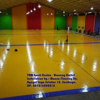 A ground type material of 100% acrylic with a layer of rubber. Manna Flooring Kontraktor Pemasang Lapangan Futsal Di Indonesia Surabaya Jawa Timur