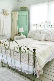 Attach the molding frame to the walls. 33 Best Vintage Bedroom Decor Ideas And Designs For 2021