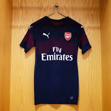 Arsenal have officially released their new third kit for the 2017/18 season, with unsettled duo alexis sanchez and olivier giroud snapped wearing it on the club's official site. Ø§Ø¶Ø·Ø±Ø§Ø¨ ØªØ¨ØµØ± Ø§Ù„ØªØ¹Ø§Ù…Ù„ Ù…Ø¹ Puma Arsenal Kit 2017 18 Dsvdedommel Com