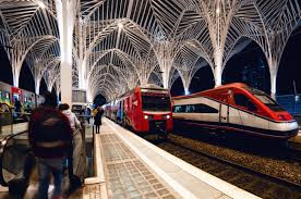 how to travel portugal by train