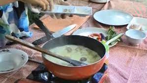 Ayam untuk membuat kuah kaldu, dan biasanya diberi bumbu serta . Bahan Bahan Membuat Sup Ayam Kuah Kental Enak Menu Resep Spesial
