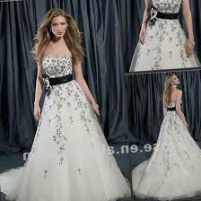 We continue to add more styles, sizes, and colors, so check back often! Black And White Wedding Dresses Plus Size Pluslook Eu Collection