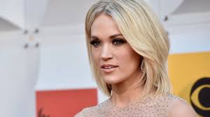 carrie underwood shows off her fit