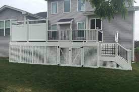 Trex Deck With White Privacy Wall