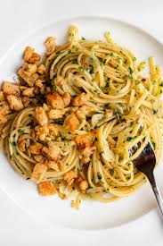 spaghetti aglio e olio with crispy