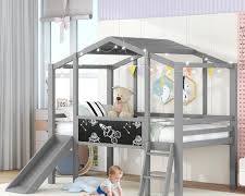 Cama tipo loft para niños en una venta de garaje
