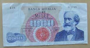 При зміні кута нахилу банкноти спостерігається кінетичний ефект — зміна напрямку руху фонового зображення. Bild 1000 Banknote Eurobanknoten Wikipedia