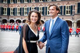 Baudet was the founder of the forum for democracy party that was elected into the dutch parliament in 2017. Baudet Over Verloofde Dank De Goden Voor Davide Show Bd Nl