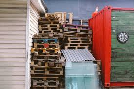 use pallets for a shed foundation